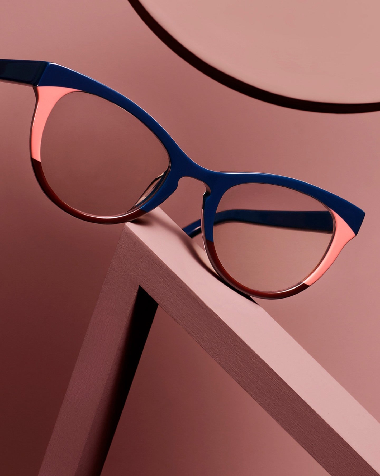 Spectacles Backdrop Warby Parker's Glasses: Gradient Backdrop Elegance – PENCIL ONE